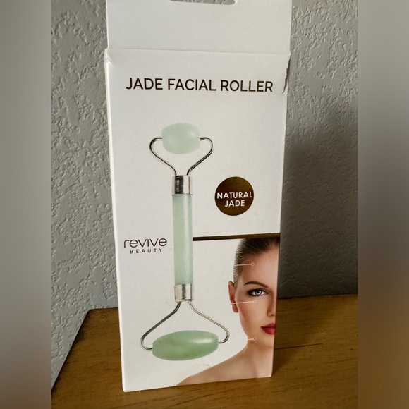 NWT Natural Jade Roller for Face - Picture 3 of 5